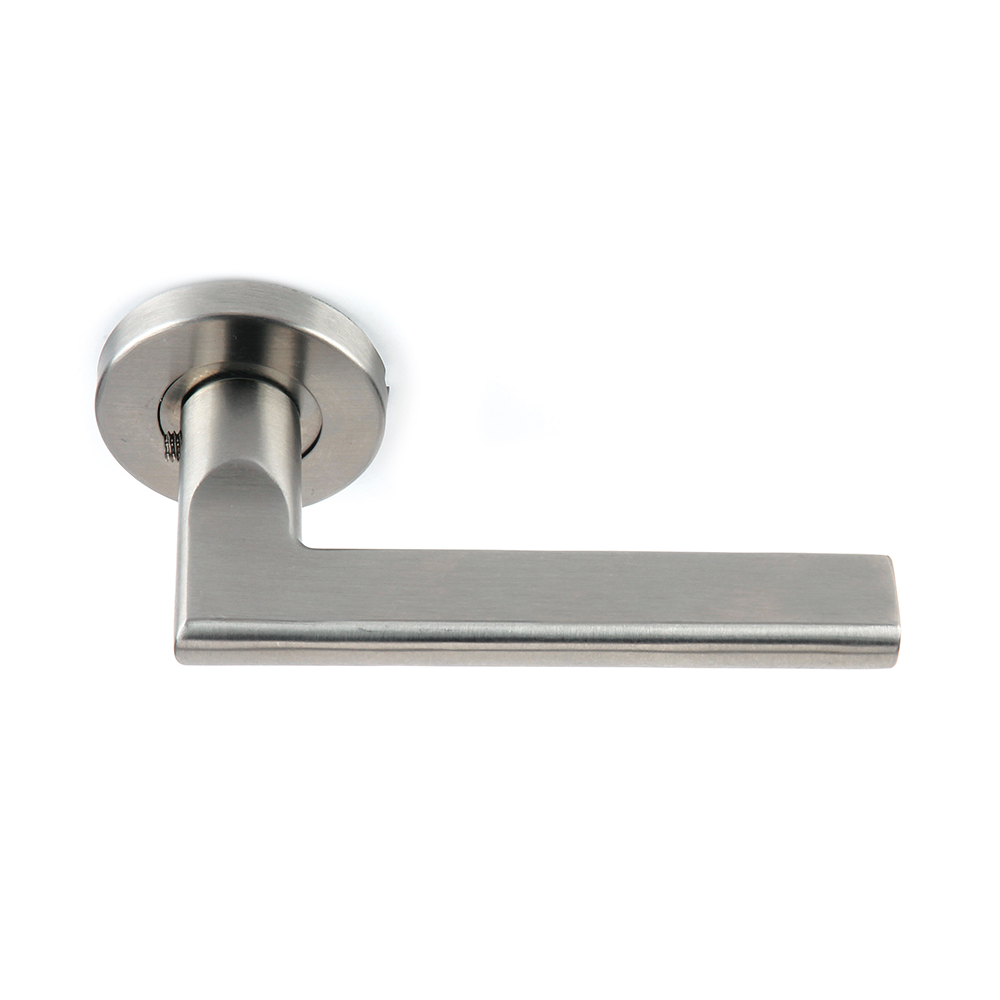 Manilla de acero inoxidable con roseta redonda para puertas modelo 530